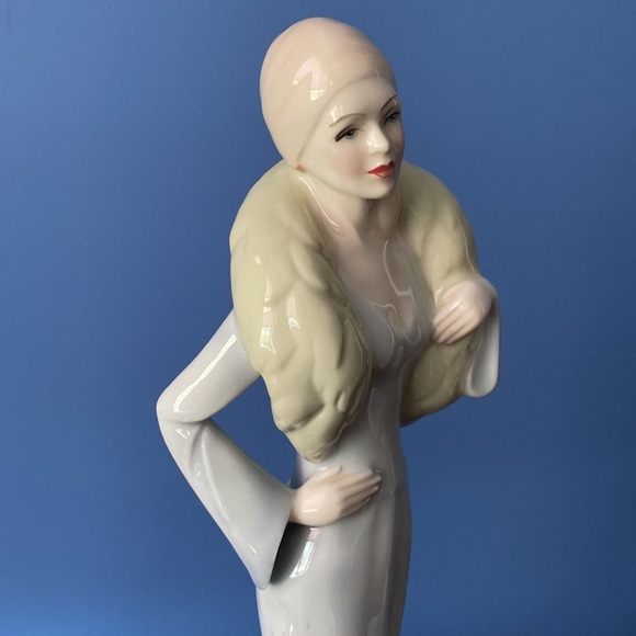 Beautiful Vintage Royal Doulton Reflections Series Chic figurine - Picture 3 of 6
